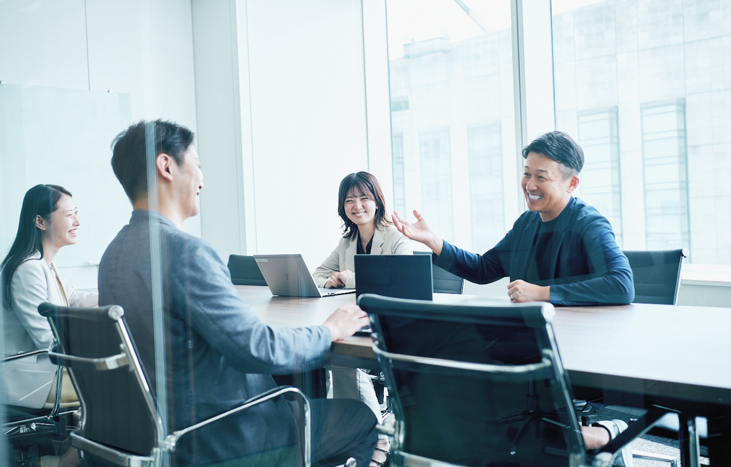 理念が根付く社風と、風通しの良い人間関係。